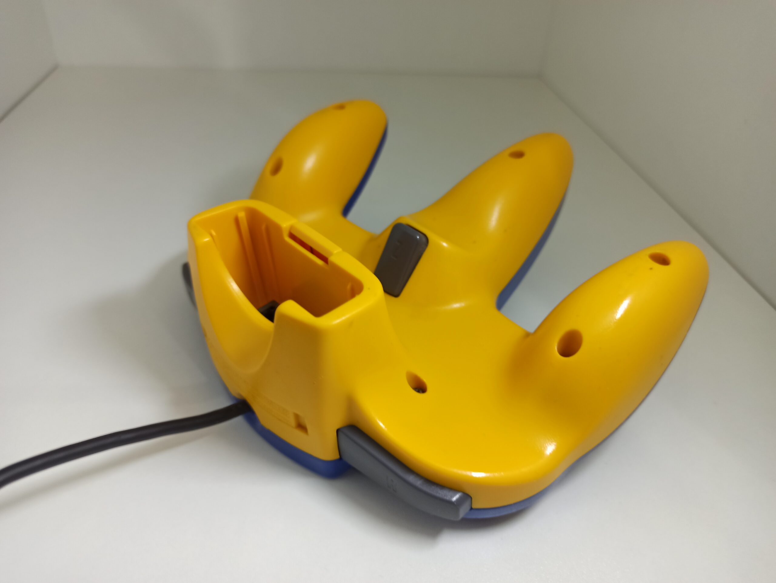 Nintendo 64 Pikachu Edition Console (PAL) - Image 9